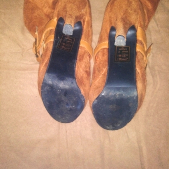 Boots - Picture 3 of 4